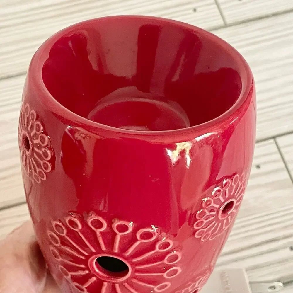 Scentsy Plug In Wall Mini Wax Warmers Set of 2 Red Floral & Beige‎ Sand Dollar
